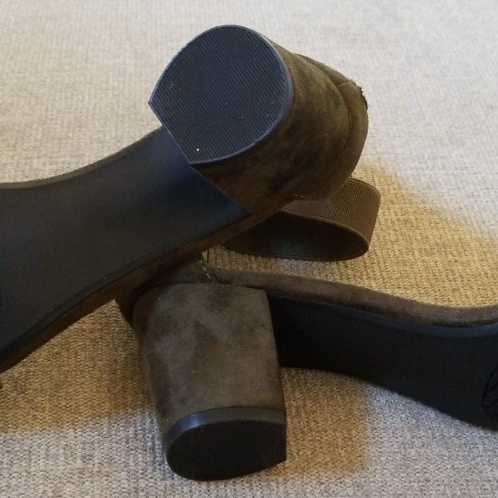 Shoes - Picture 4 of 5